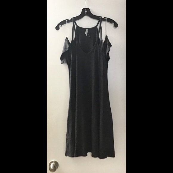 🌟 Gray Cold Shoulder Dress w/pockets - Picture 3 of 5